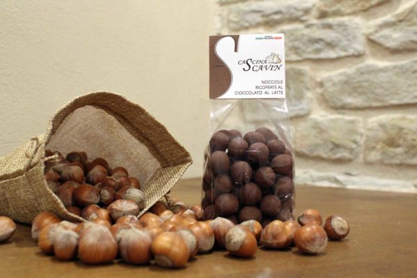 Nocciole ricoperte di cioccolato al latte - immagine 2